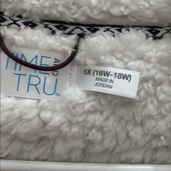 Time and Tru Cozy Pullover - Picture 3 of 3